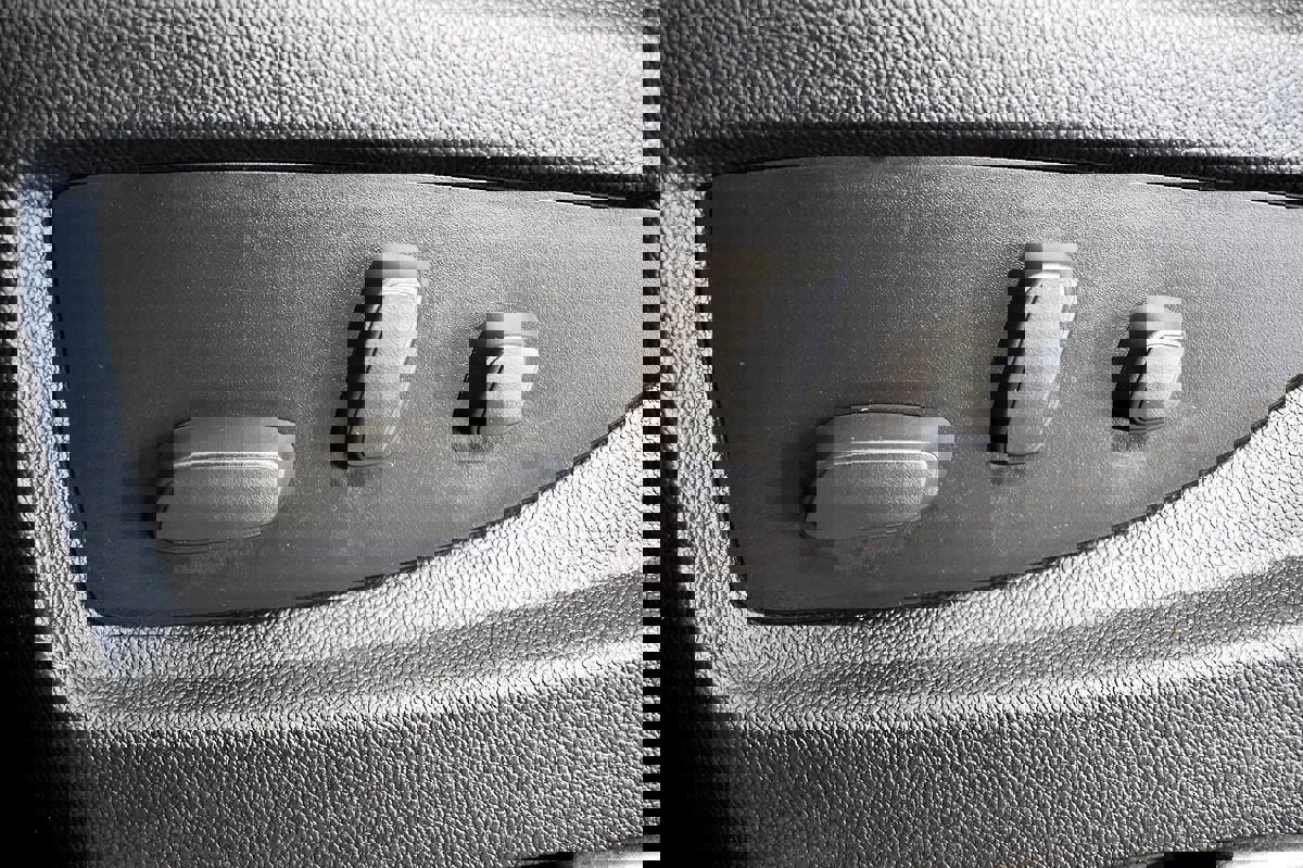 Used 2016 Chevrolet Suburban LTZ image 21