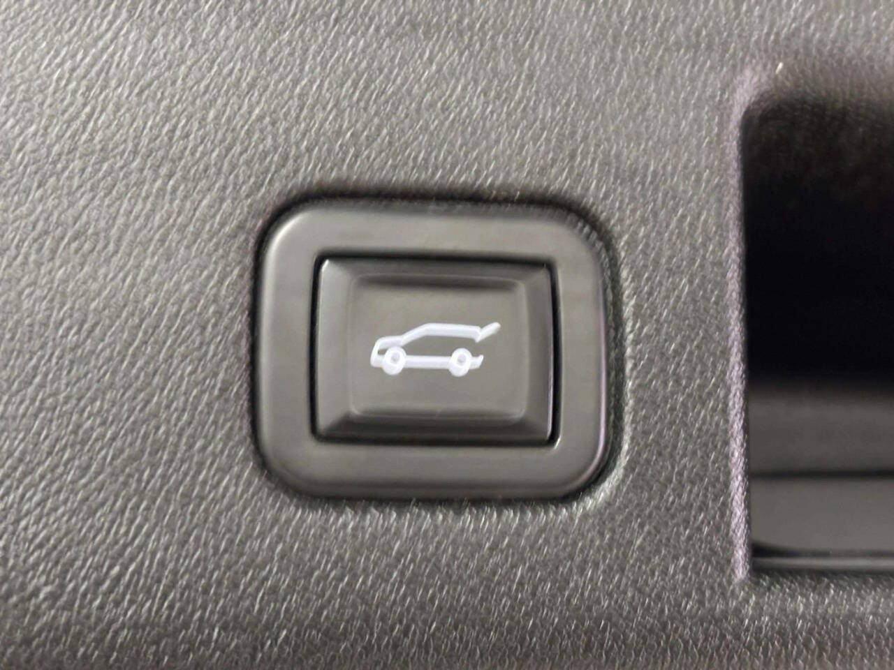 Used 2020 Chevrolet Equinox LT w/ Midnight Edition AWD/4WD image 7