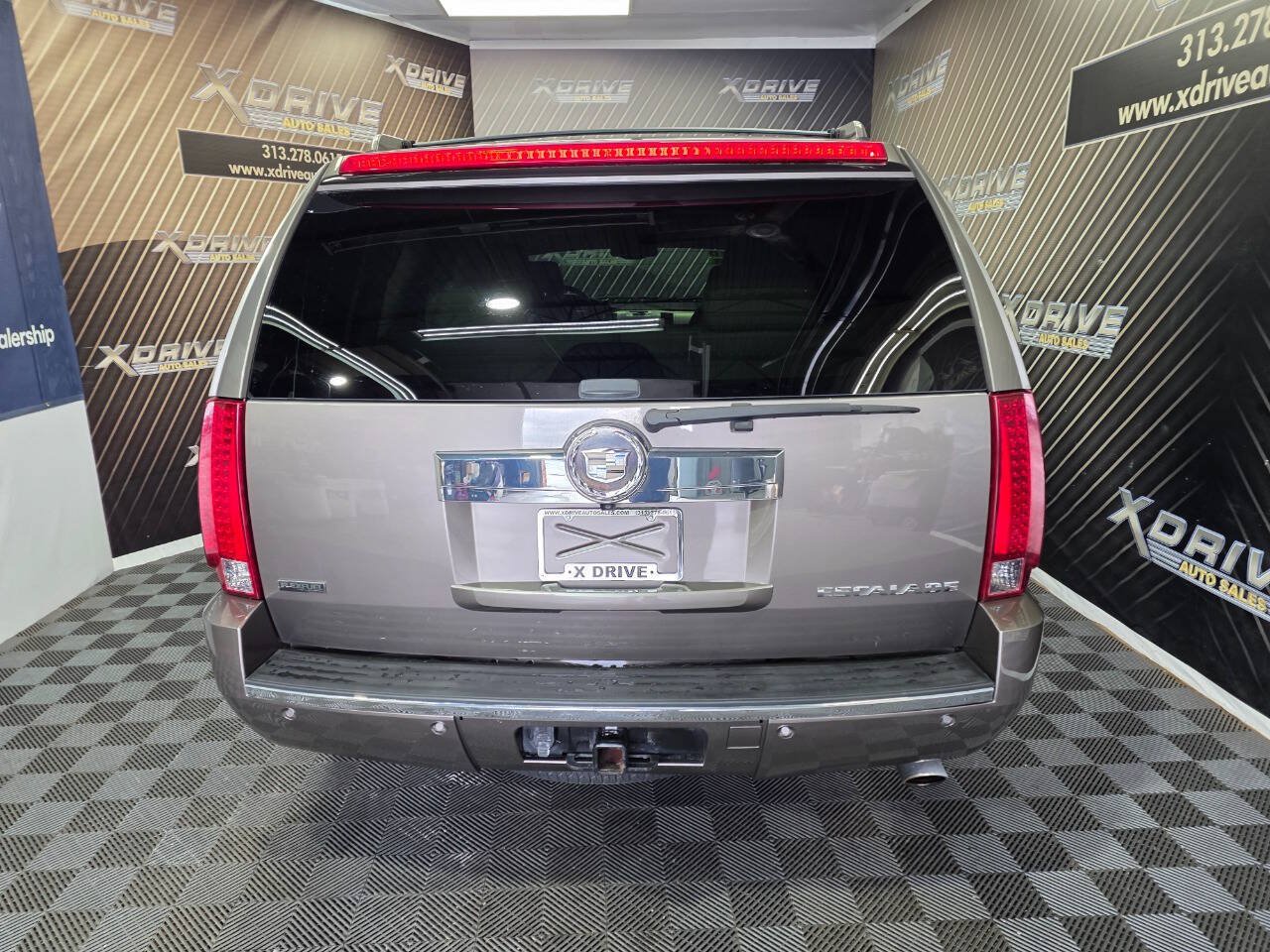 Used 2012 Cadillac Escalade Luxury RWD image 13