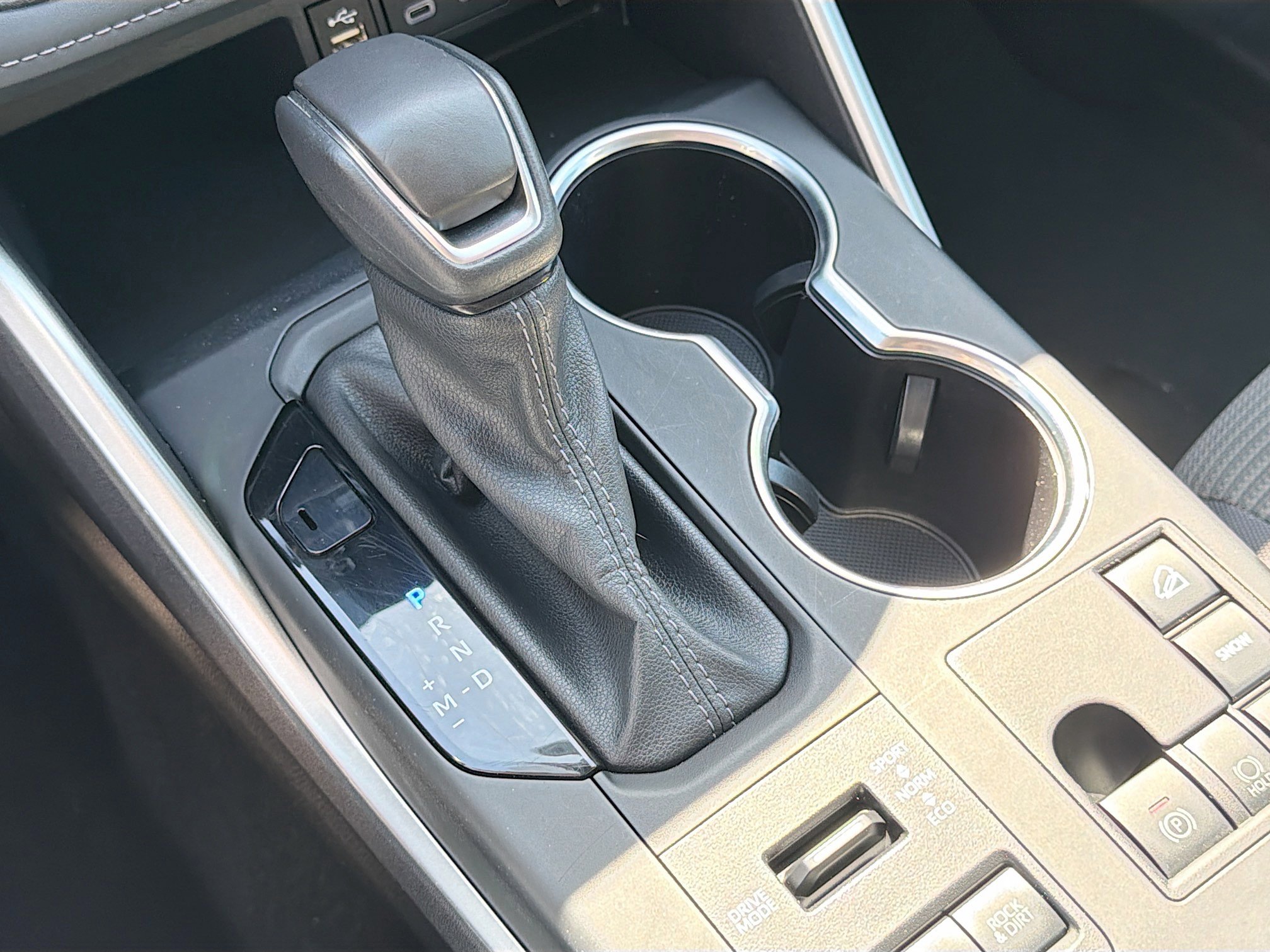 Used 2024 Toyota Highlander LE image 29