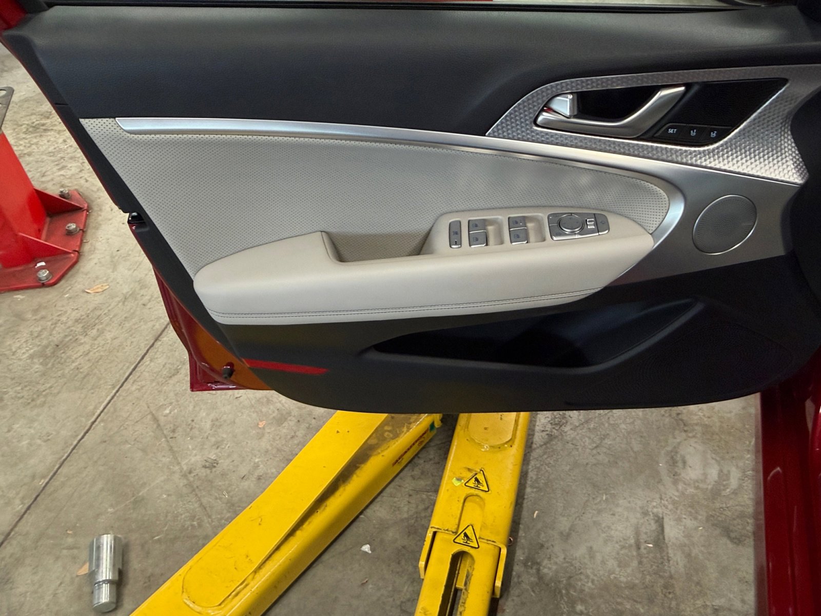 Used 2023 Genesis G70 2.0T w/ Sport Prestige Package image 29