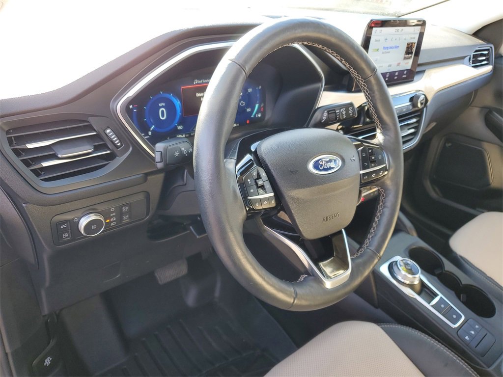 Used 2022 Ford Escape Titanium w/ Titanium Elite Package image 9