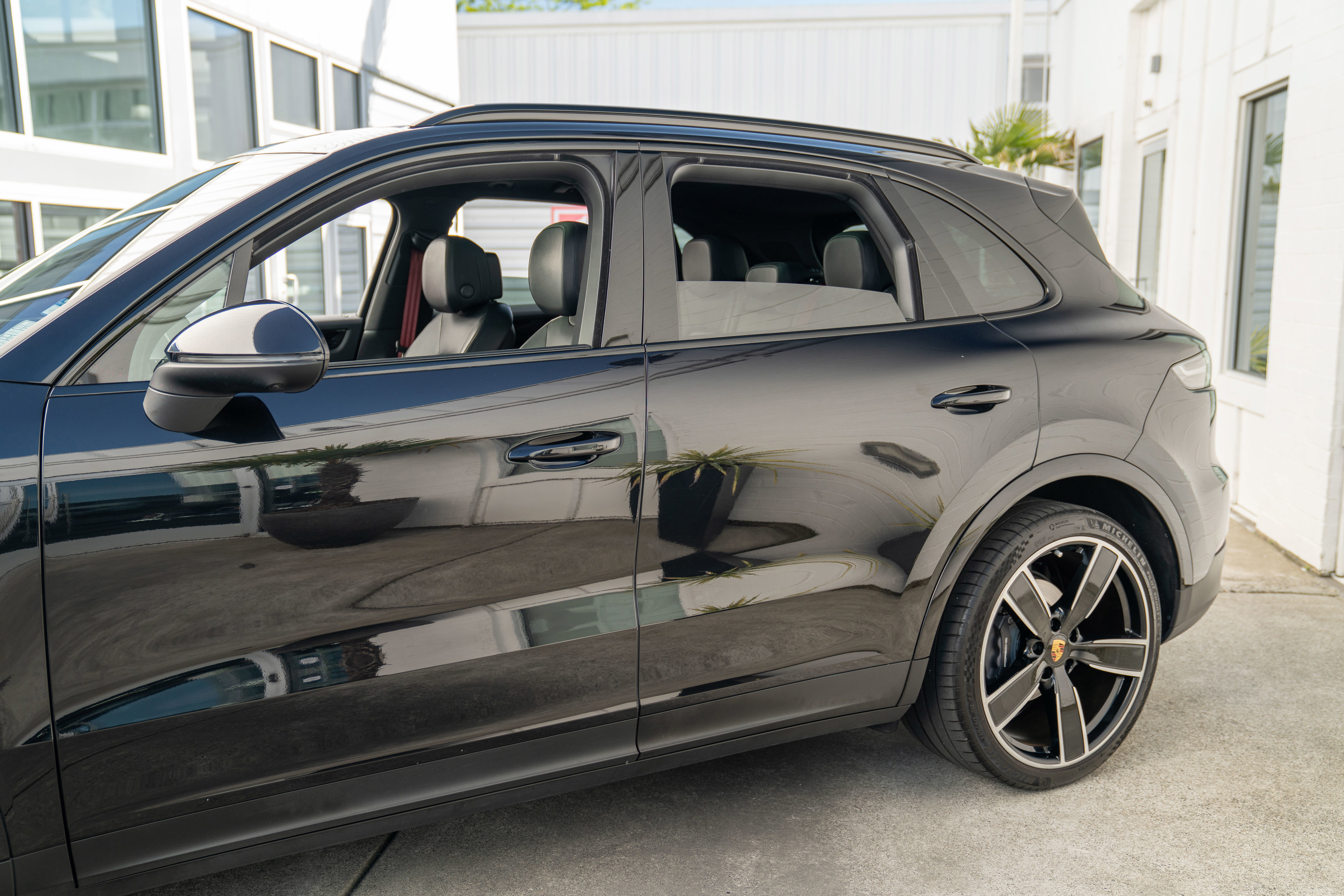 Used 2022 Porsche Cayenne AWD/4WD image 5
