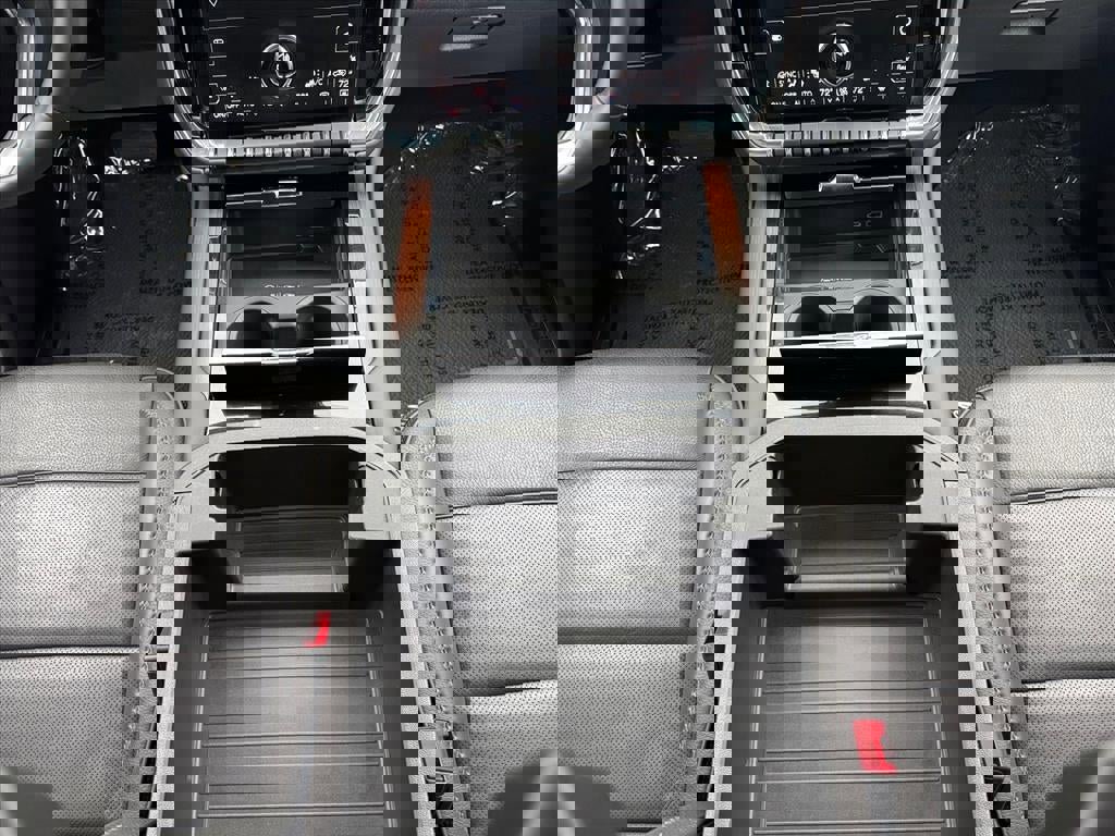 Used 2025 GMC Yukon XL Denali image 12