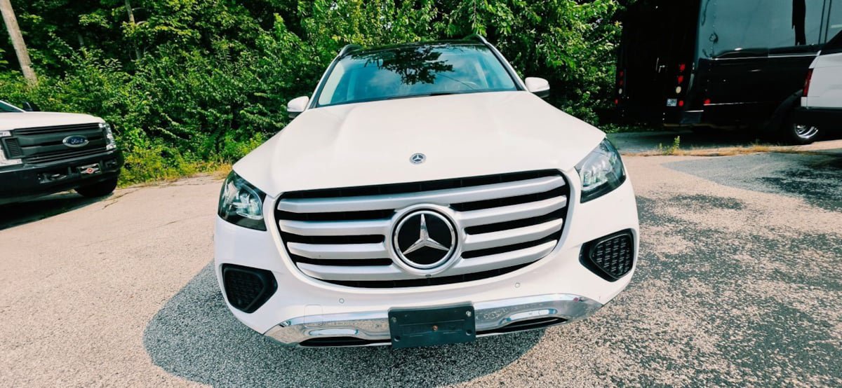 Used 2024 Mercedes-Benz GLS 450 4MATIC image 2