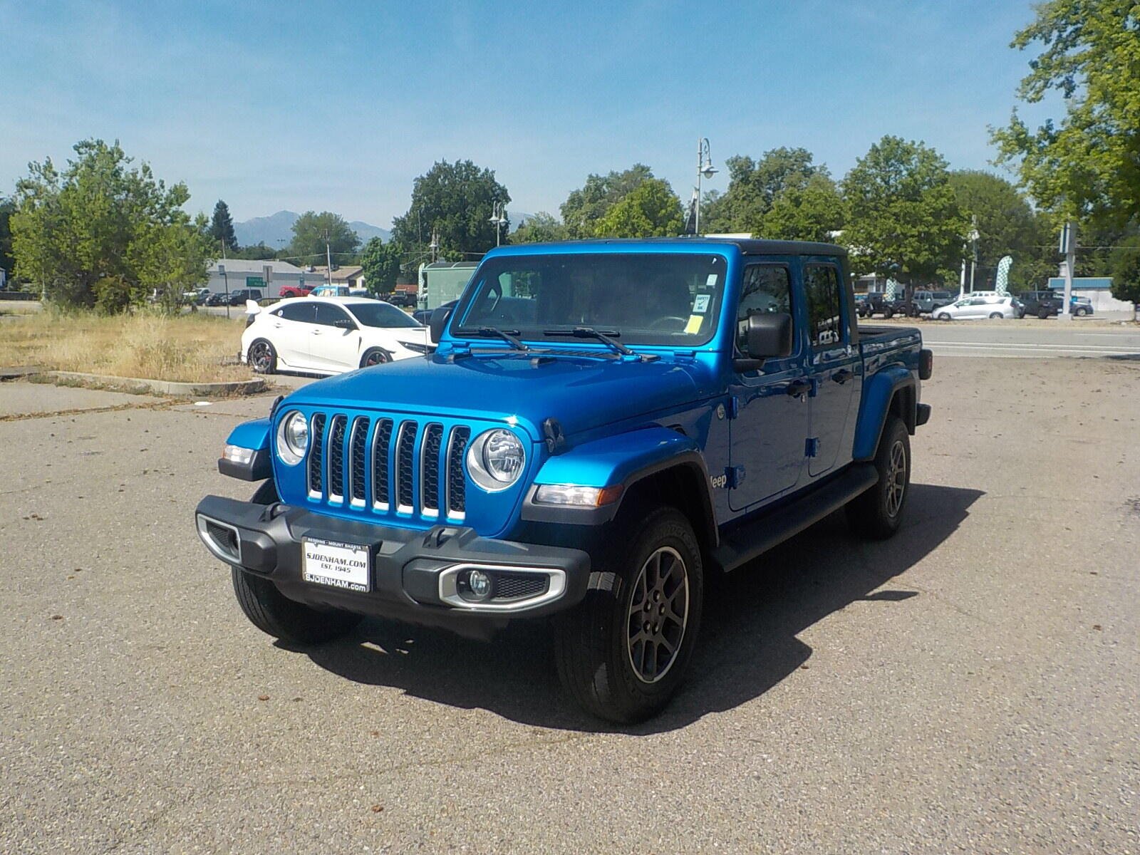 Used 2023 Jeep Gladiator Overland w/ Popular Equipment Package AWD/4WD image 1