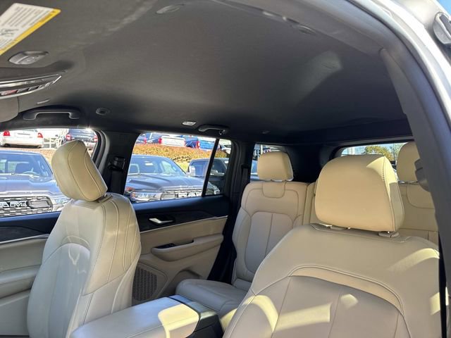 Used 2023 Jeep Grand Cherokee Limited w/ Trailer Tow Prep Group (B) image 18