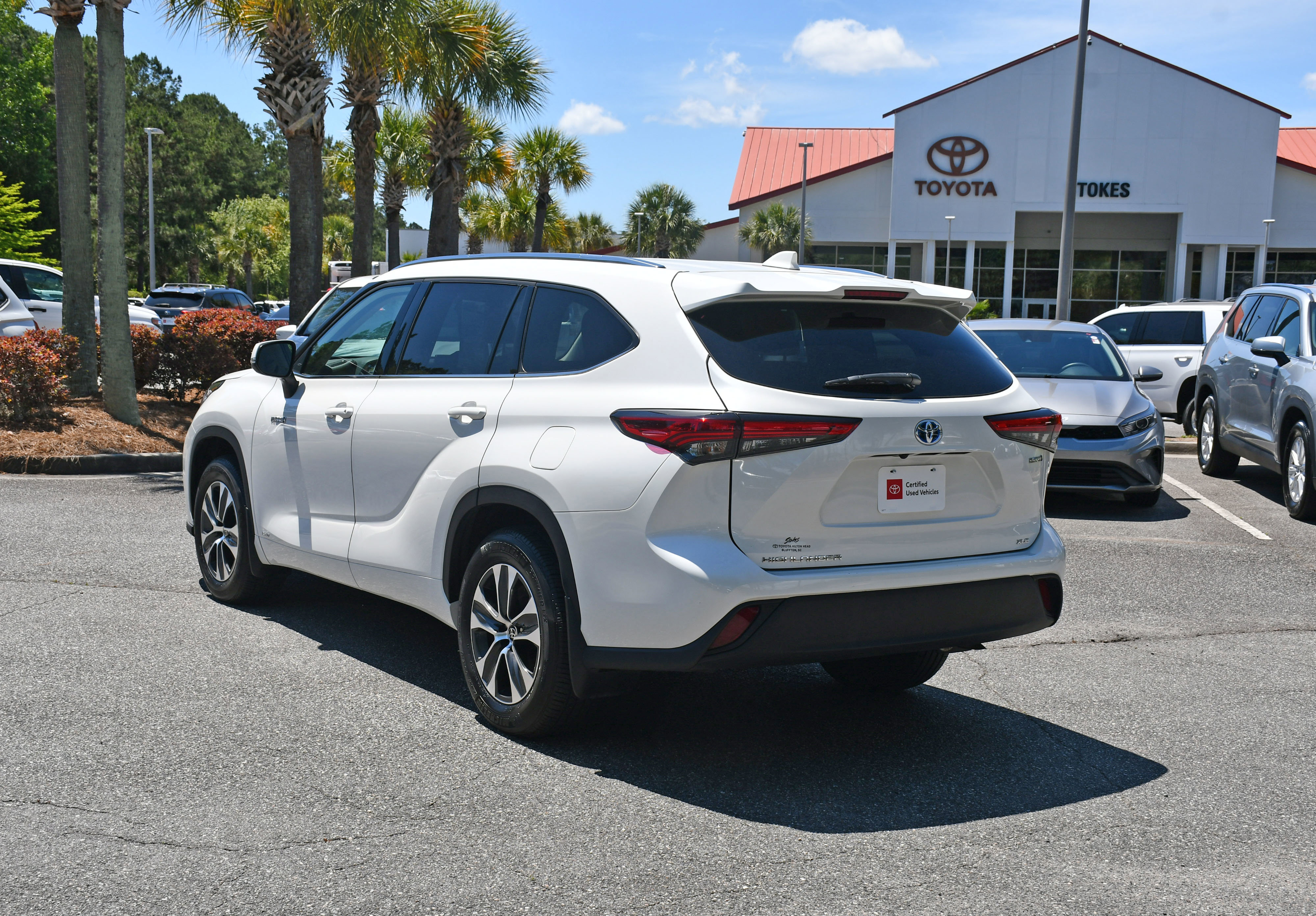 Certified 2020 Toyota Highlander XLE AWD/4WD image 3