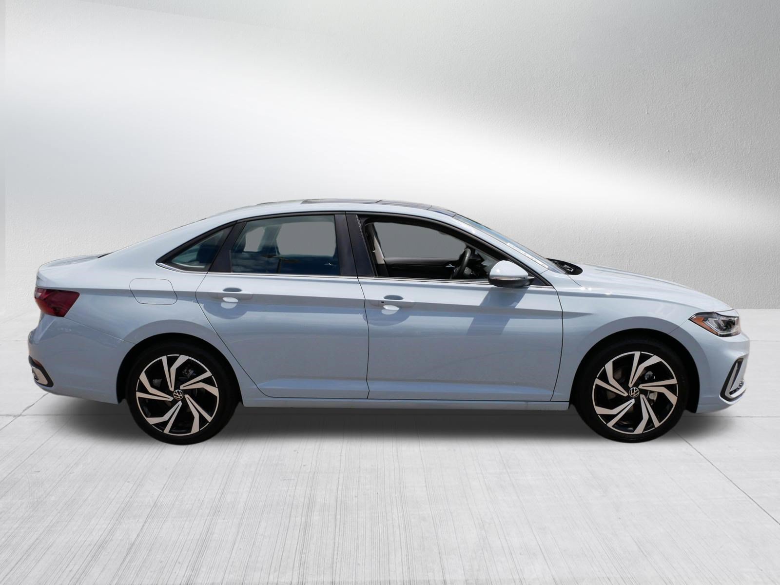 Used 2026 Volkswagen Jetta SEL FWD image 8