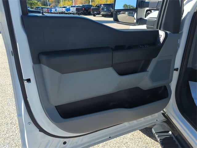 Used 2023 Ford F550 4x4 Regular Cab Super Duty image 20