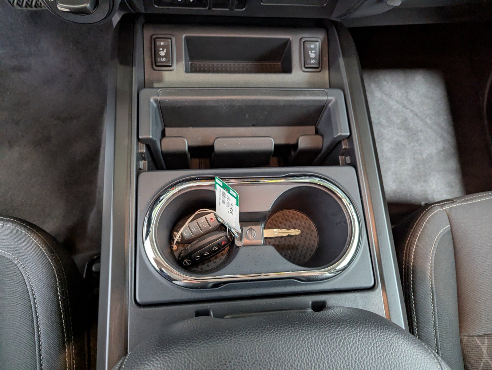 Used 2024 Nissan Titan SV w/ SV Convenience Package image 23