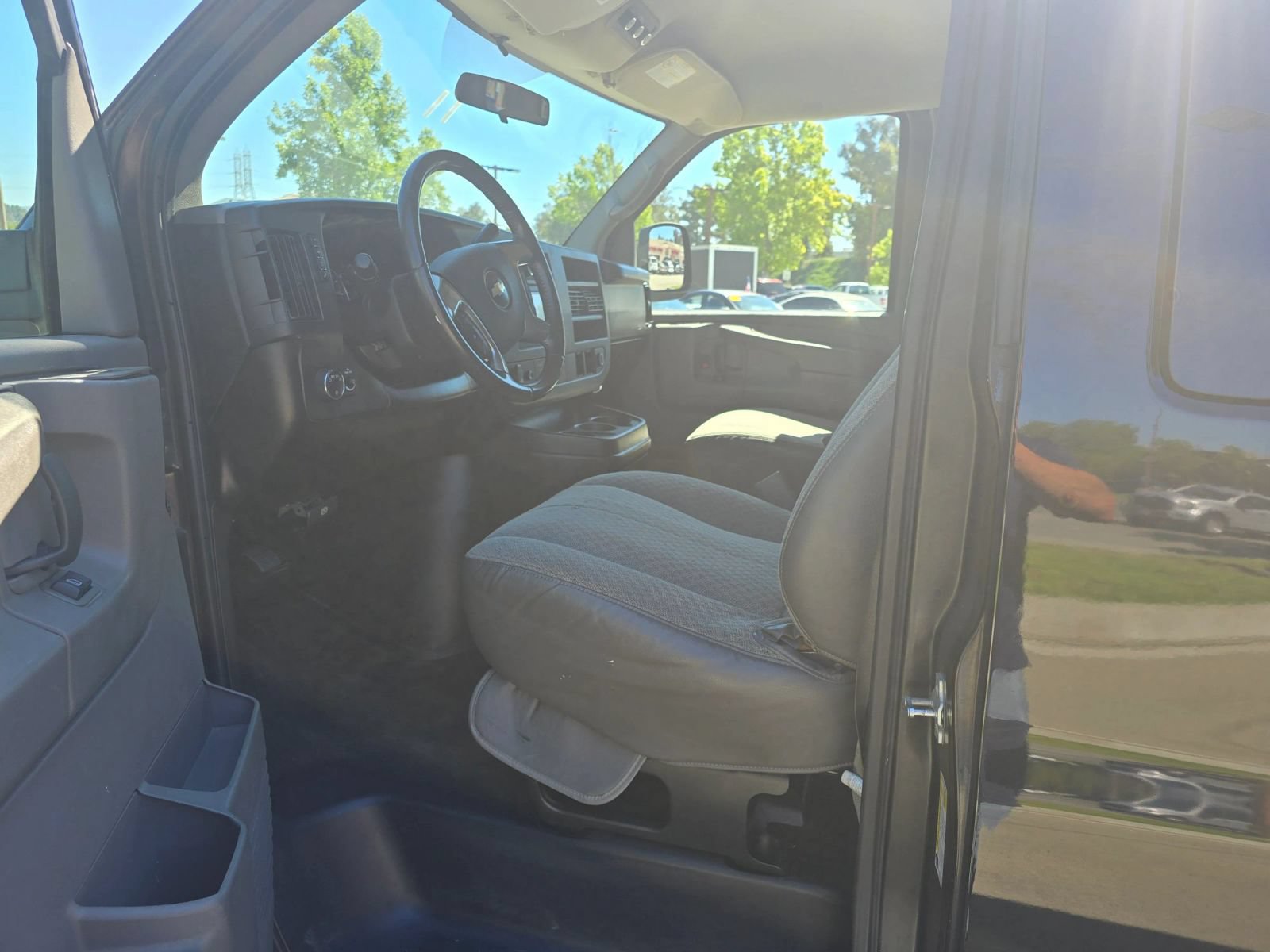 Used 2008 Chevrolet Express 3500 Extended Passenger w/ LT Preferred Equipment Group RWD image 19
