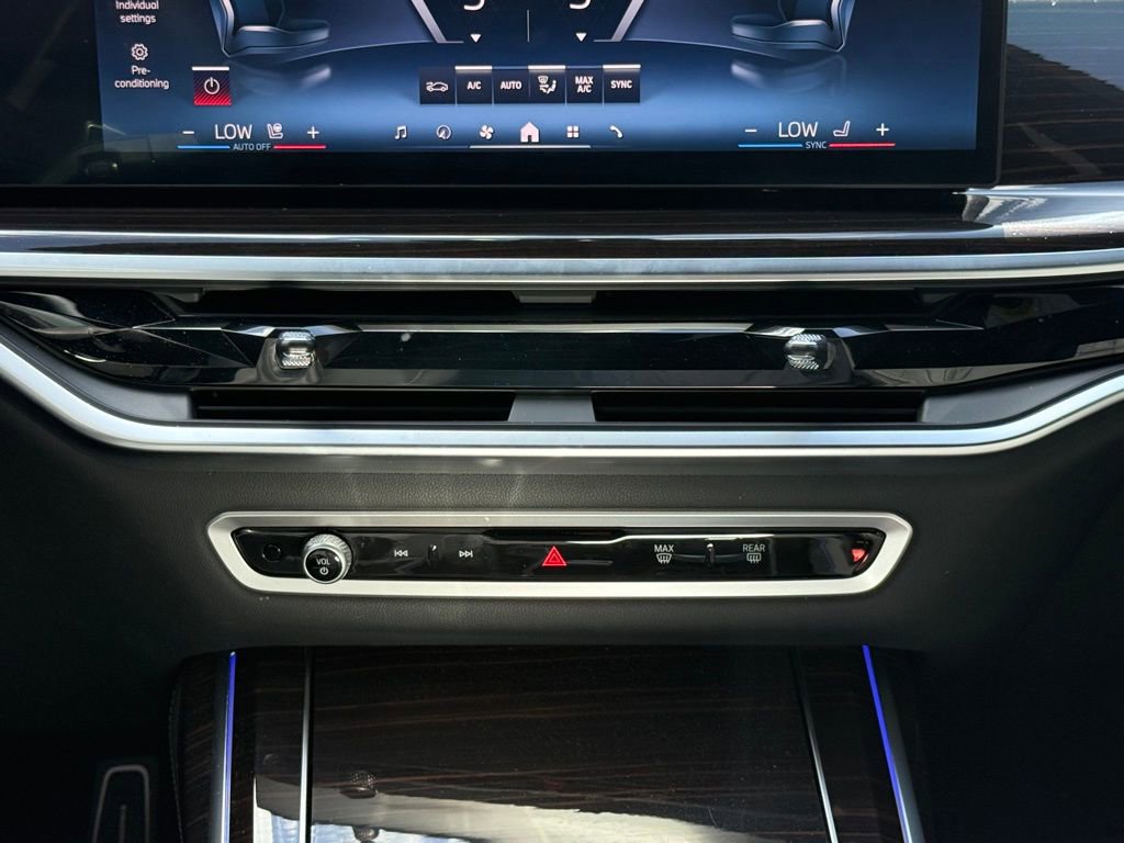 Used 2024 BMW X7 M60i image 15