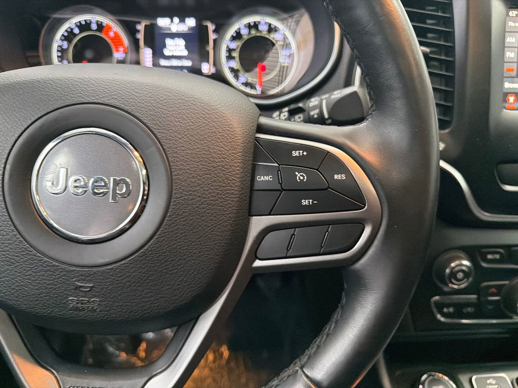 Used 2019 Jeep Cherokee Latitude Plus w/ Comfort/Convenience Group image 27