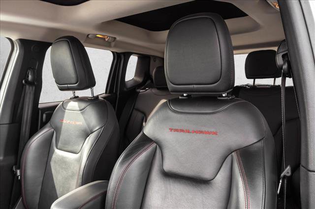 Used 2019 Jeep Renegade Trailhawk AWD/4WD image 12
