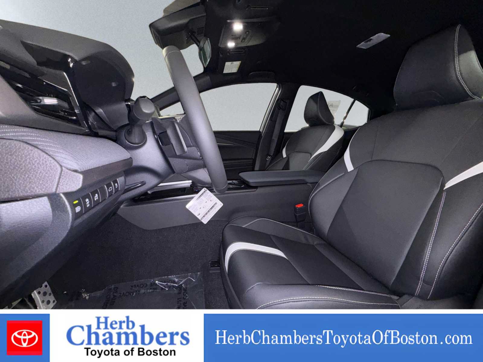 Used 2026 Toyota Camry SE FWD image 13