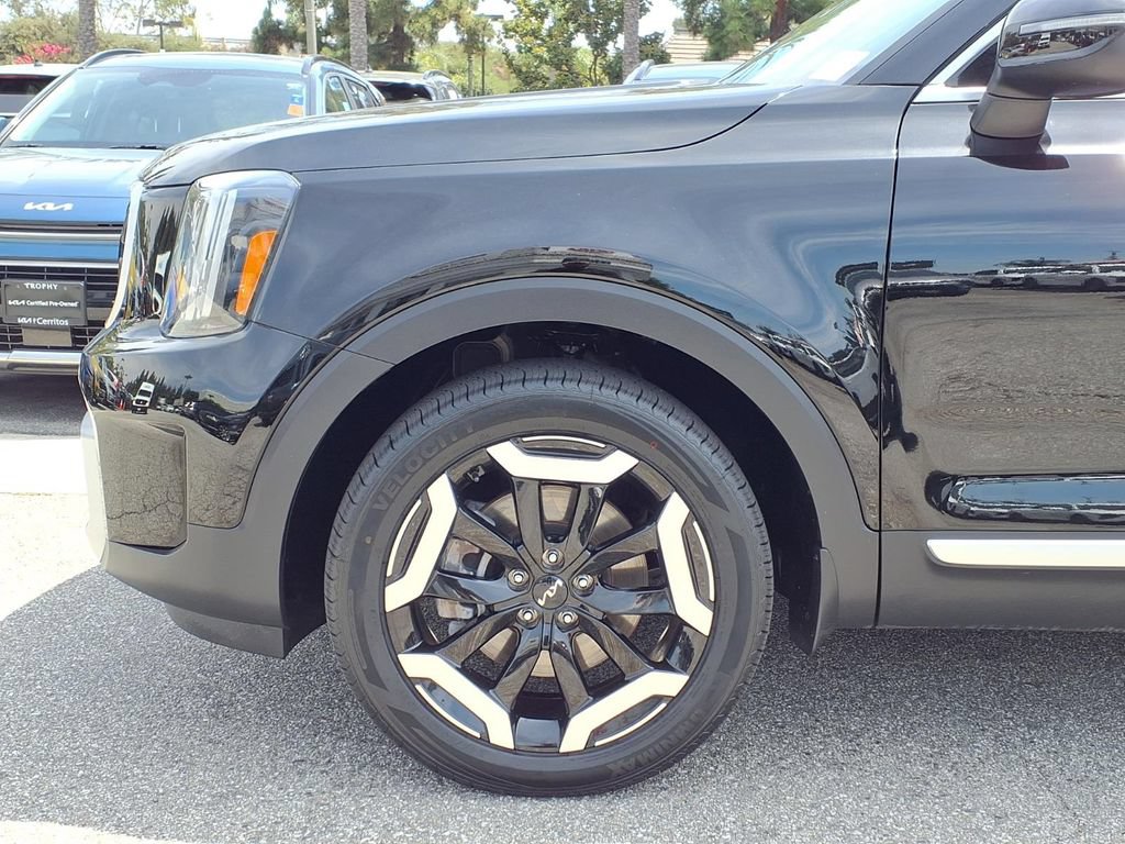 Certified 2024 Kia Telluride EX w/ EX Captain's Chair Package FWD image 13