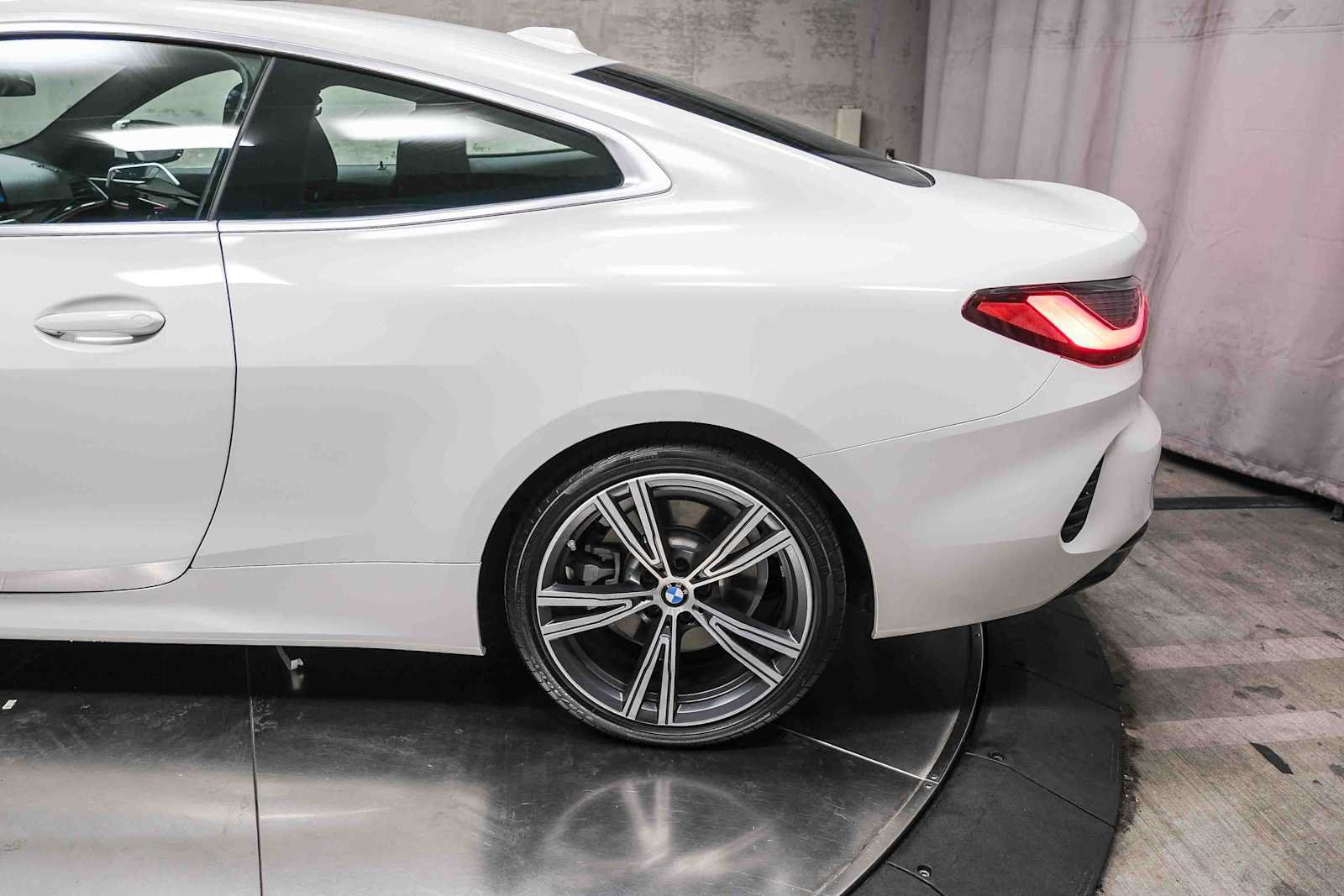 Used 2024 BMW 430i Coupe w/ Convenience Package RWD image 8