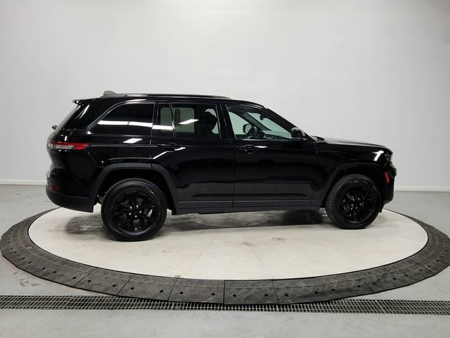 Used 2024 Jeep Grand Cherokee Altitude image 8