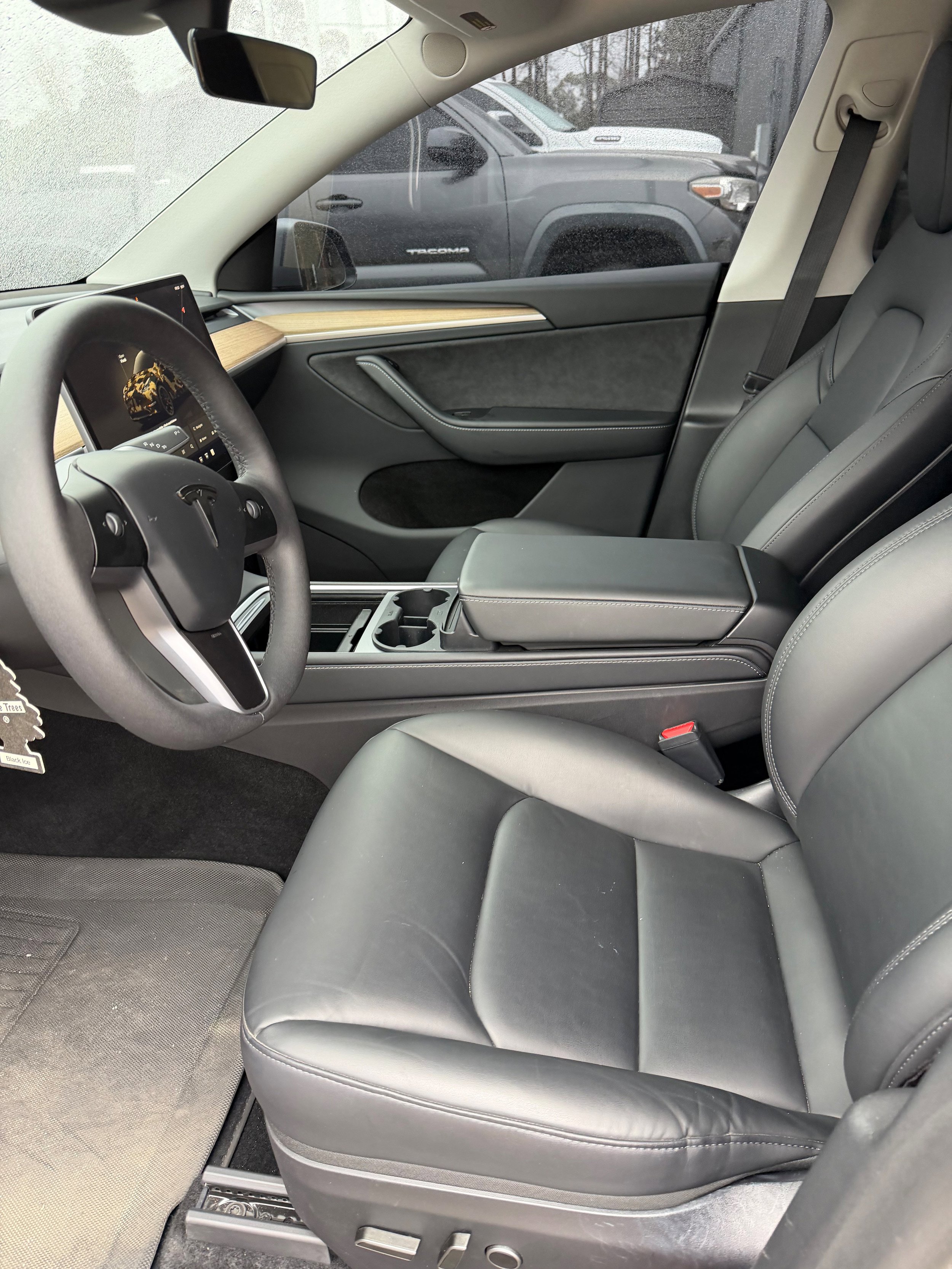 Used 2024 Tesla Model Y Performance image 12