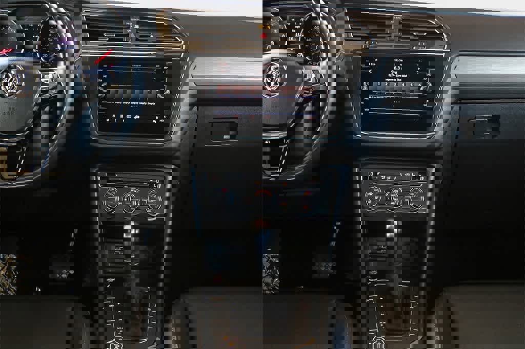 Used 2019 Volkswagen Tiguan SE w/ Panoramic Sunroof Package image 13