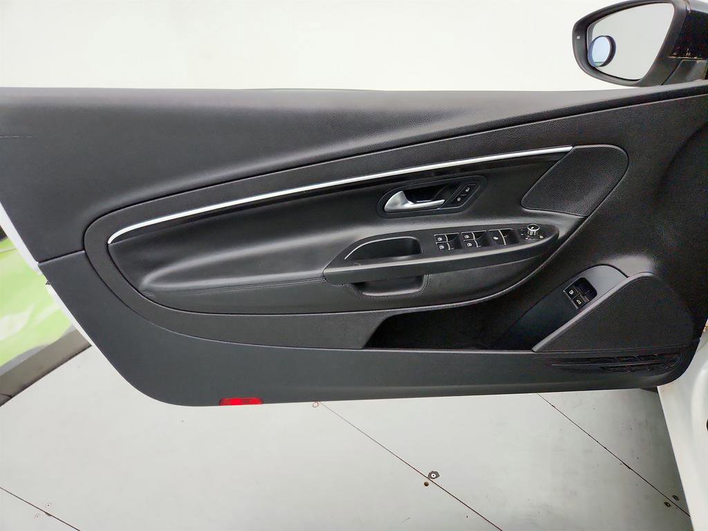 Used 2013 Volkswagen Eos w/ Sport Package image 21