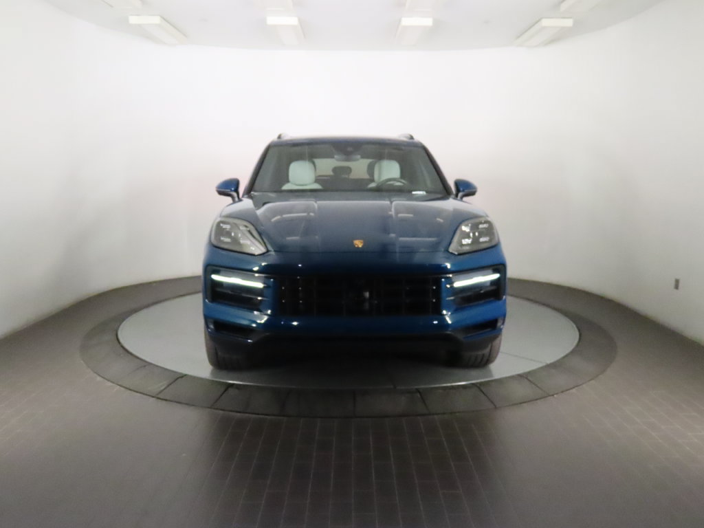Certified 2025 Porsche Cayenne AWD/4WD image 10