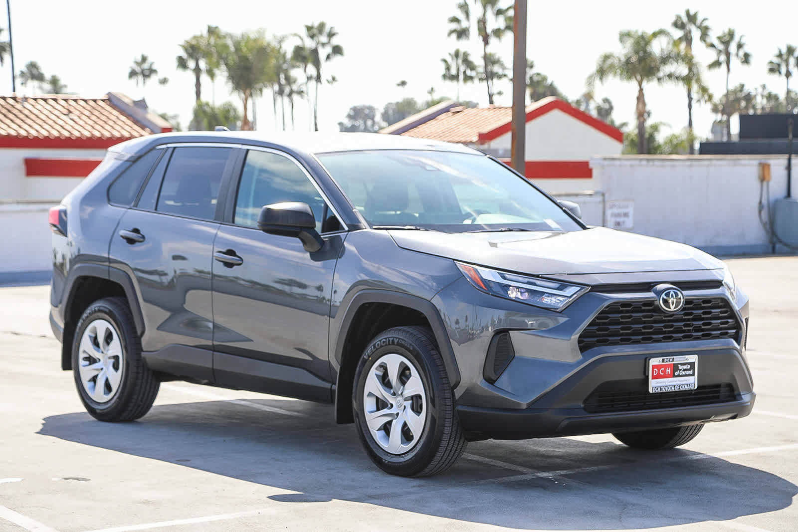 Used 2023 Toyota RAV4 LE AWD/4WD image 4