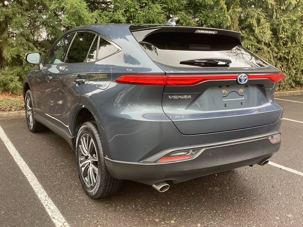 Used 2023 Toyota Venza LE image 9