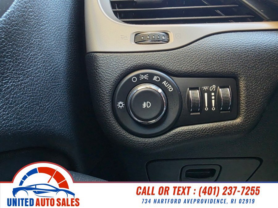 Used 2016 Jeep Cherokee Limited AWD/4WD image 18