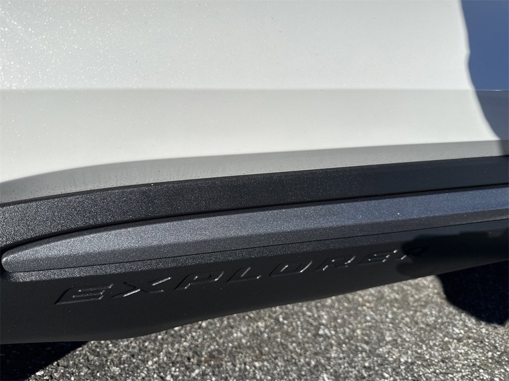 Used 2022 Ford Explorer XLT w/ Equipment Group 202A image 12