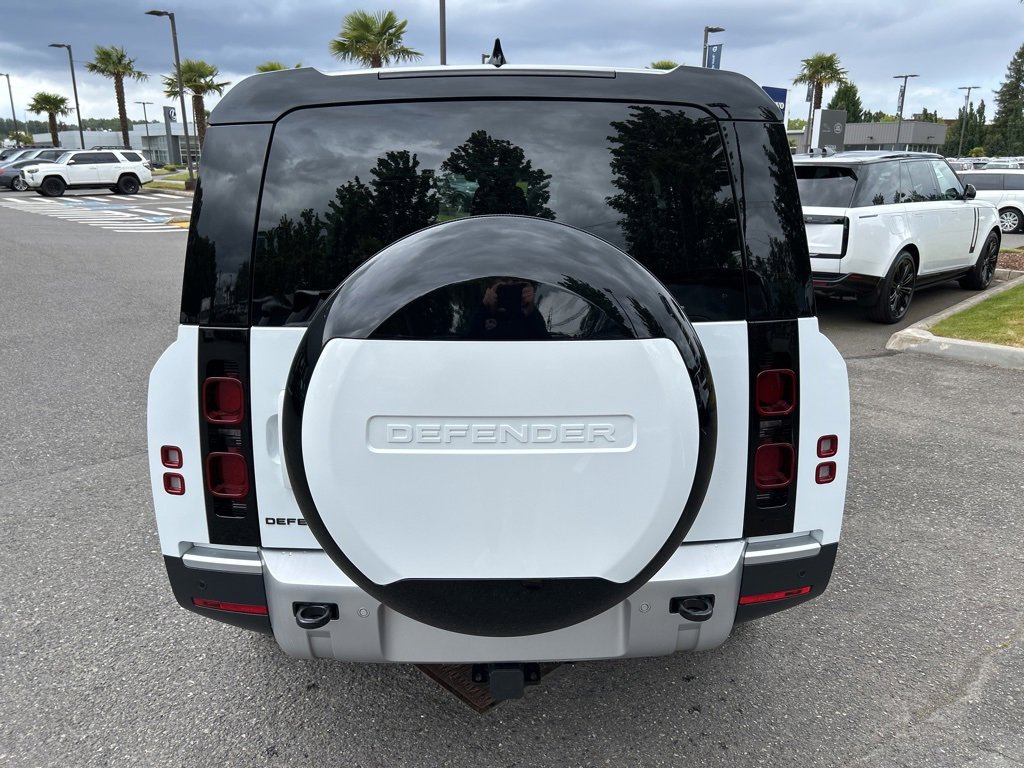 New 2025 Land Rover Defender 130 S image 6