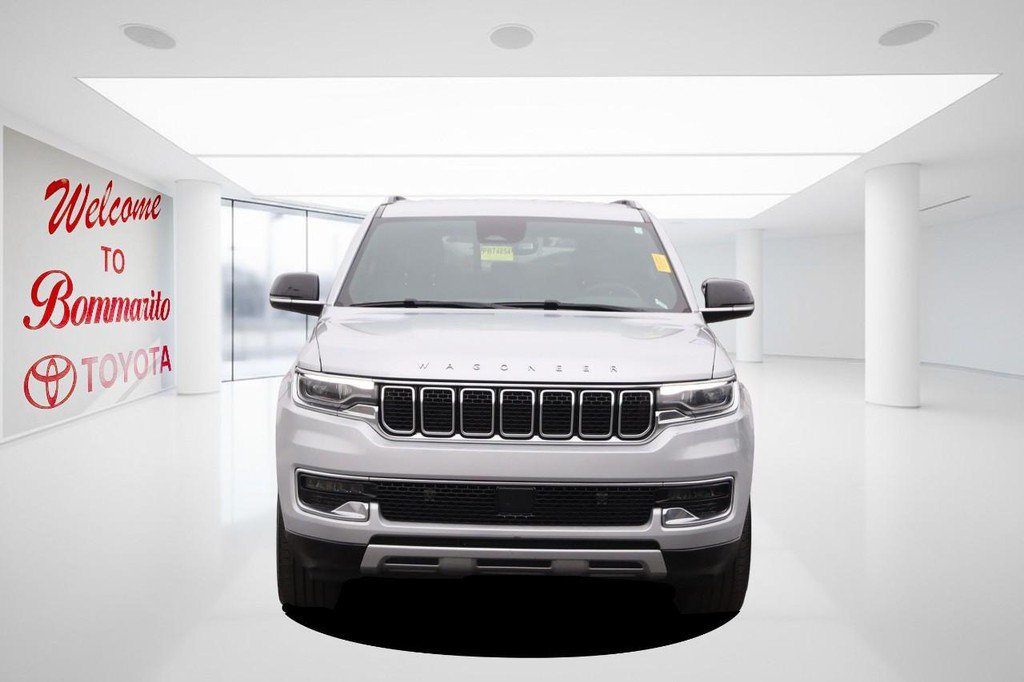 Used 2023 Jeep Wagoneer L Series II AWD/4WD image 4