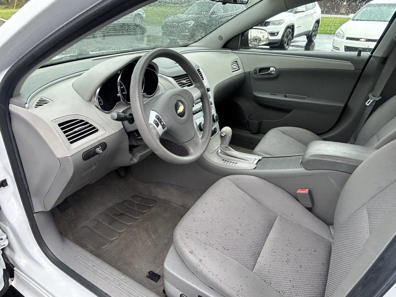Used 2010 Chevrolet Malibu LS FWD image 9