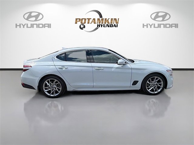 Used 2022 Genesis G70 2.0T image 4