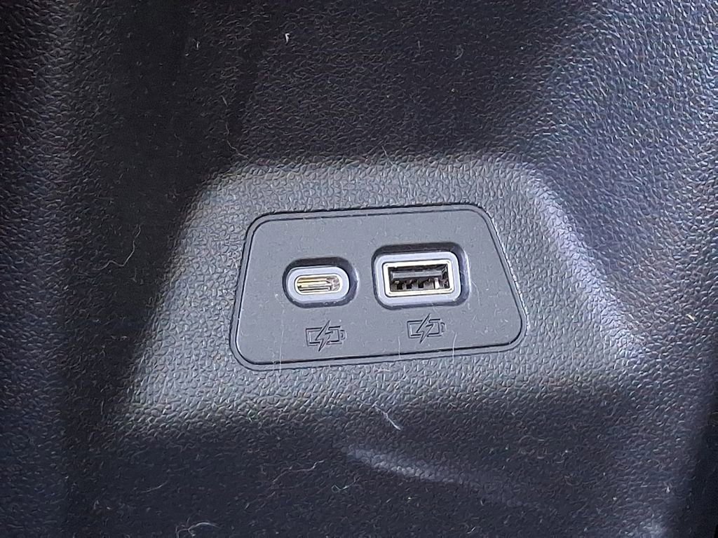 Used 2021 Buick Envision Essence image 11