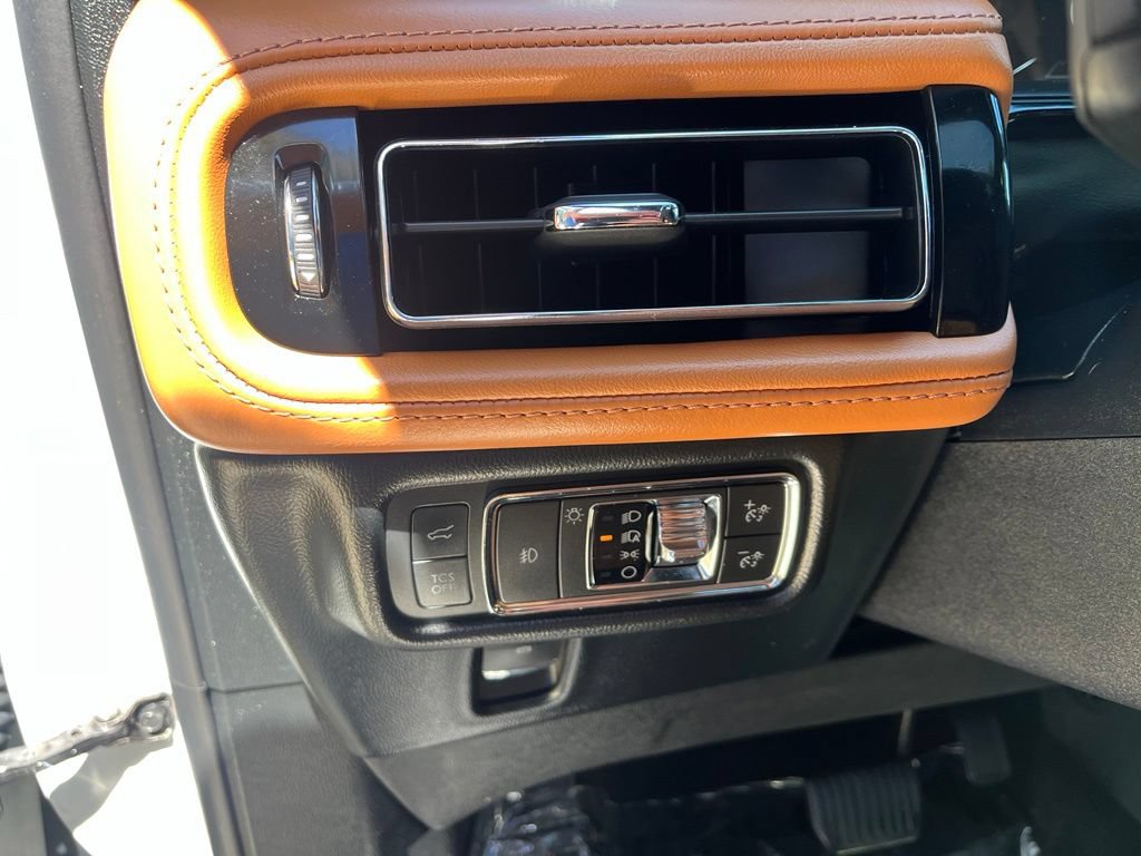 Certified 2022 Lincoln Nautilus Black Label AWD/4WD image 40