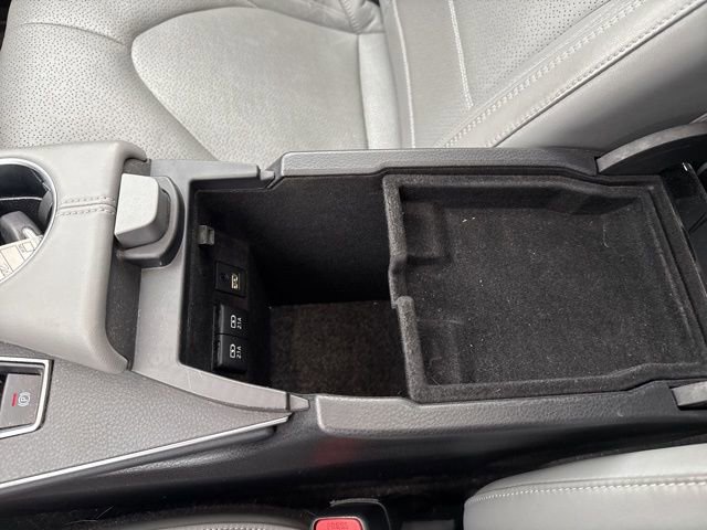 Used 2019 Toyota Avalon Limited image 19