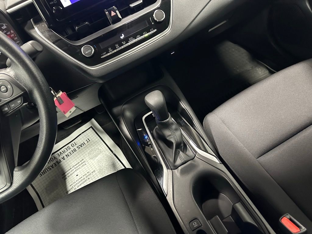 Used 2025 Toyota Corolla LE FWD image 37