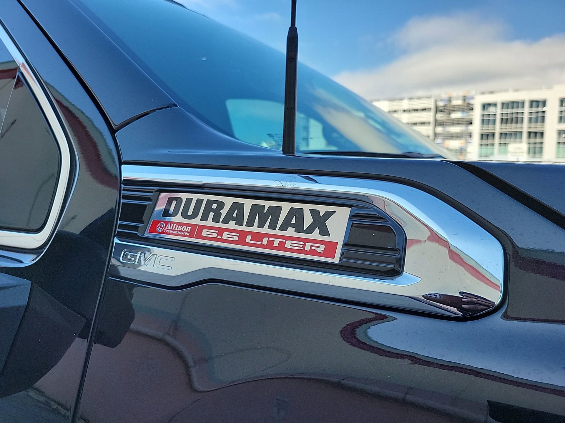 Used 2022 GMC Sierra 2500 Denali w/ Denali Black Diamond Edition AWD/4WD image 6