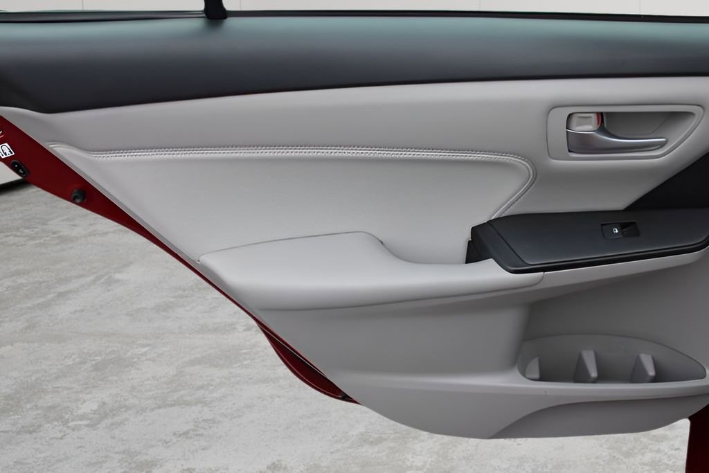 Used 2015 Toyota Camry XLE w/ Moonroof Package FWD image 20