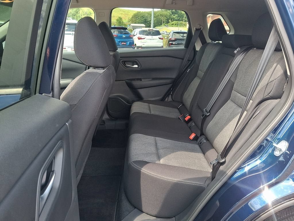 Used 2025 Nissan Rogue SV AWD/4WD image 10