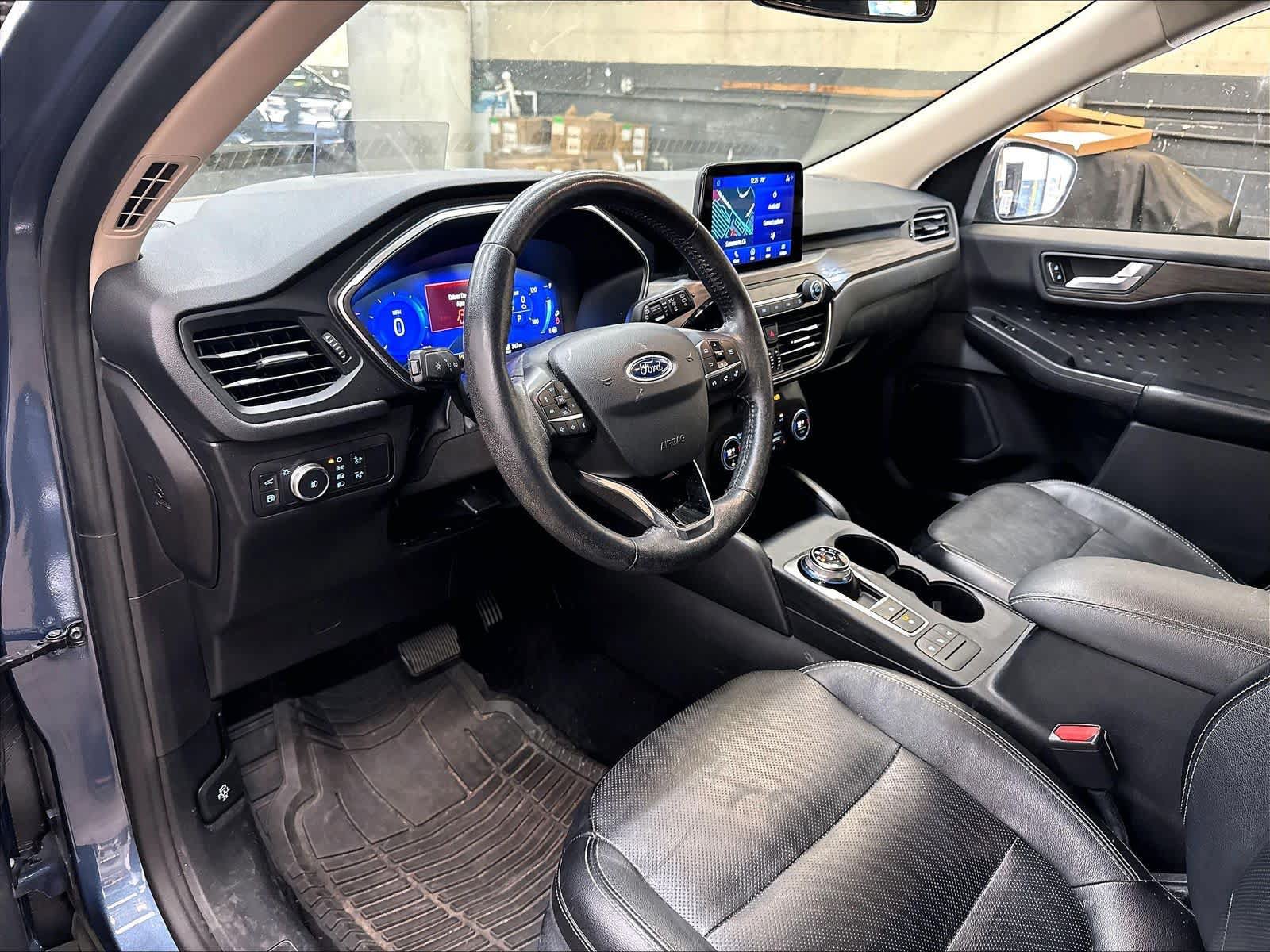Used 2020 Ford Escape Titanium w/ Titanium Premium Package 2.0 AWD/4WD image 17