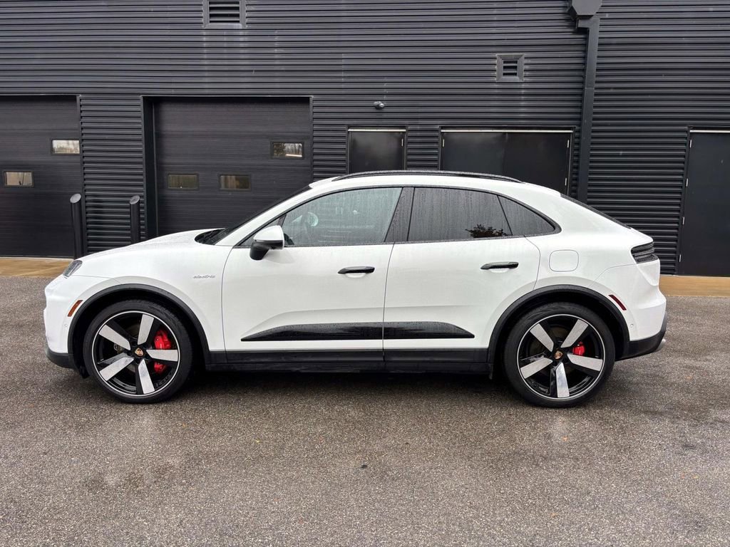 Certified 2025 Porsche Macan 4S Electric image 6