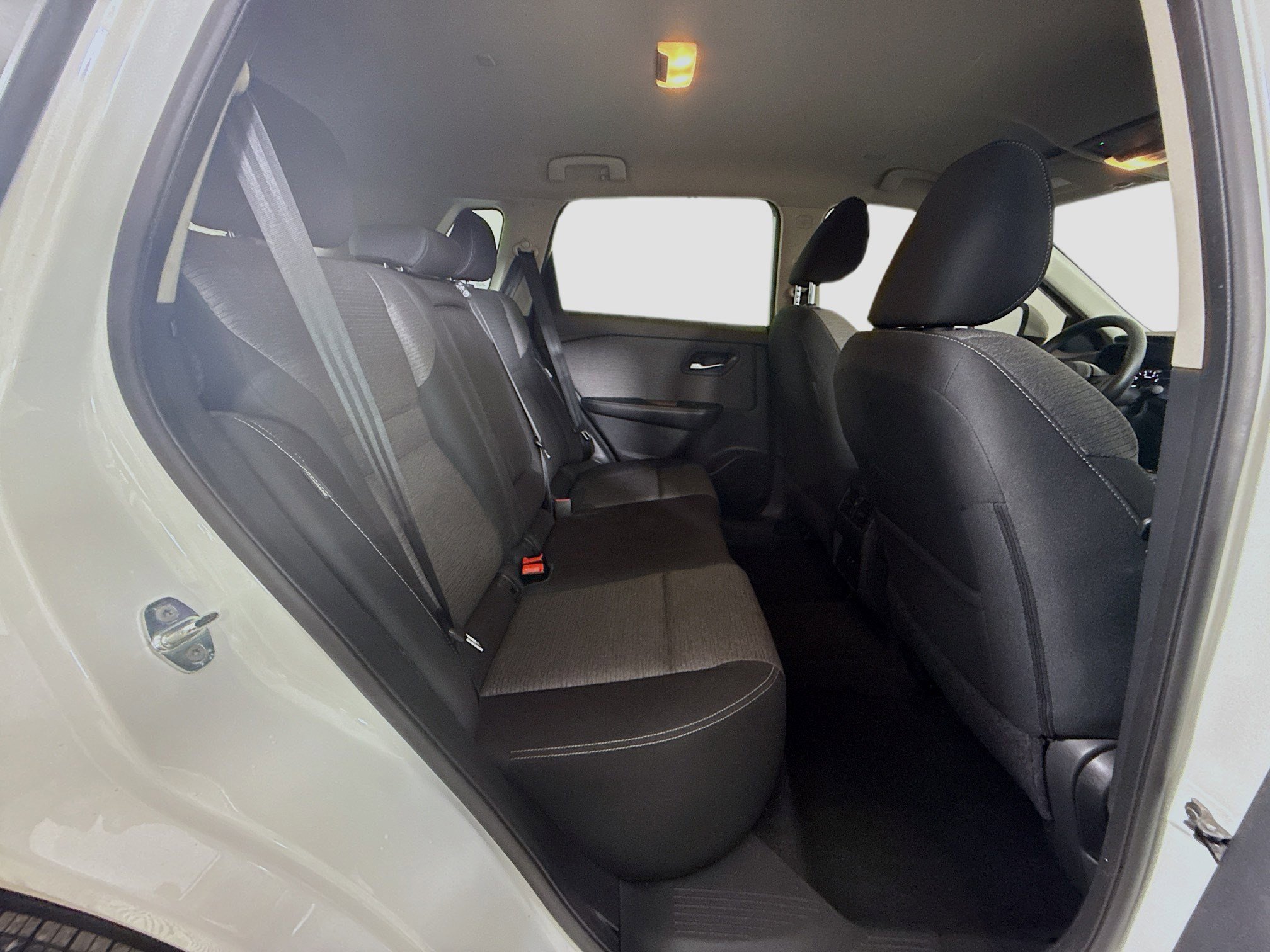 Used 2023 Nissan Rogue SV image 27