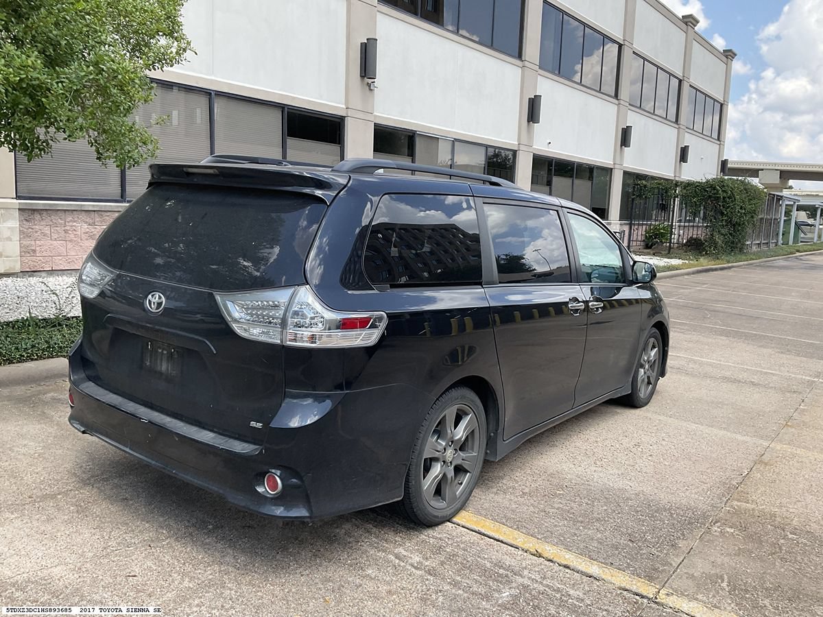 Used 2017 Toyota Sienna SE FWD image 5