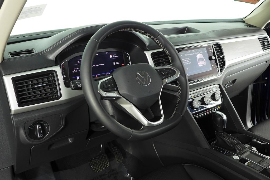 Certified 2023 Volkswagen Atlas SE w/ Black Wheel Package FWD image 31