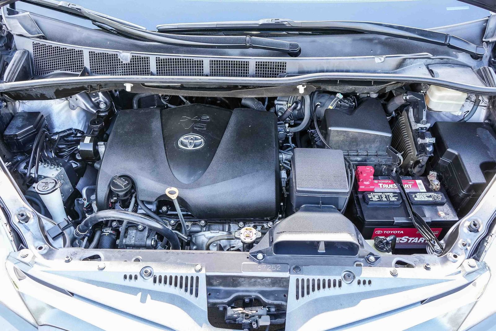 Certified 2019 Toyota Sienna XLE image 32