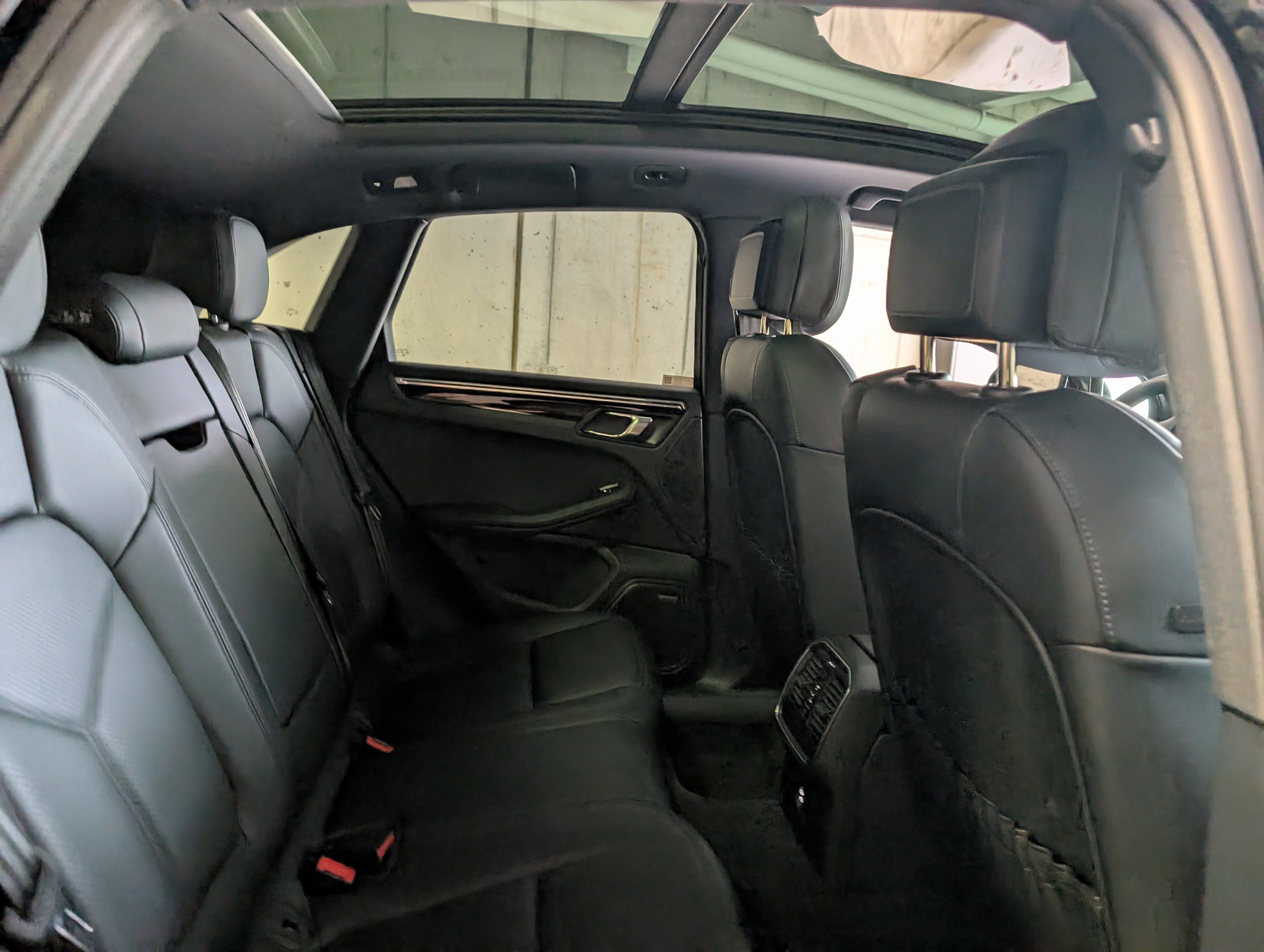 Used 2025 Porsche Macan image 23