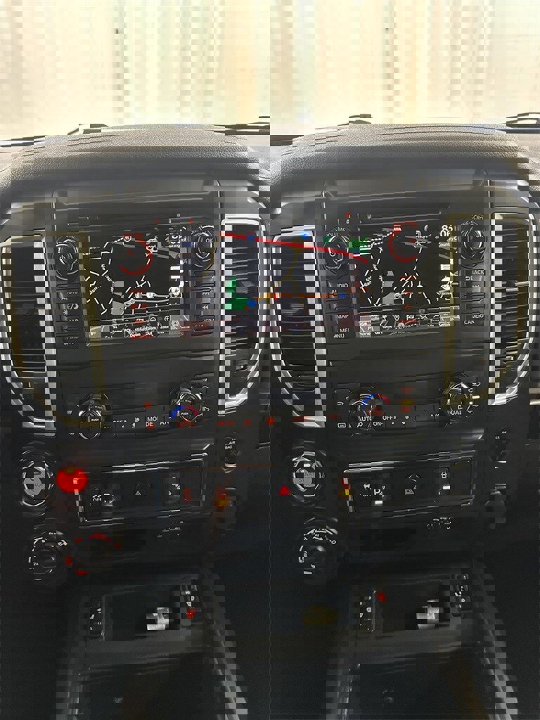 Used 2019 Nissan Titan SV w/ SV Convenience Package image 21